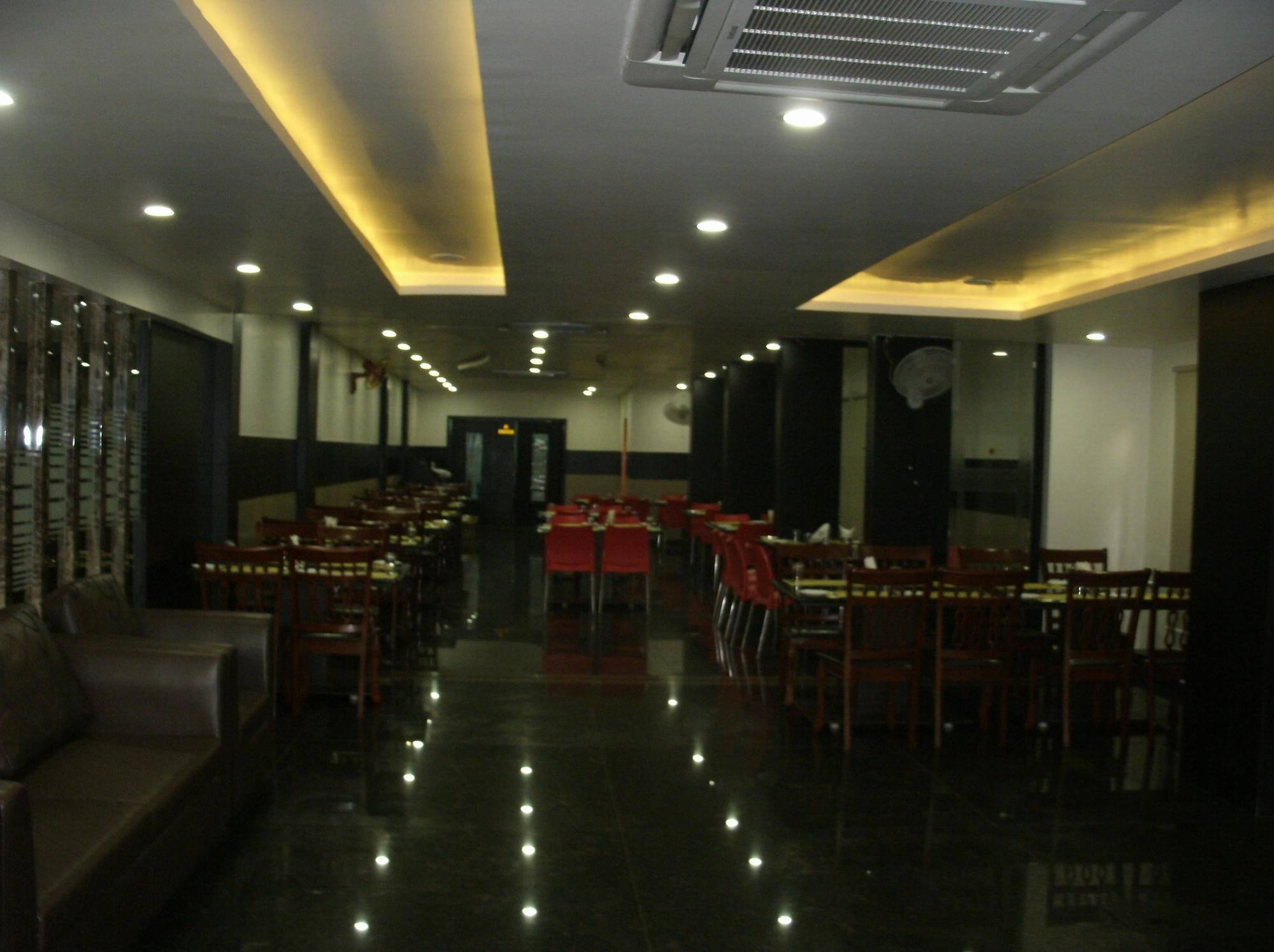 Sanu International Hotel Nāmakkal Exterior foto